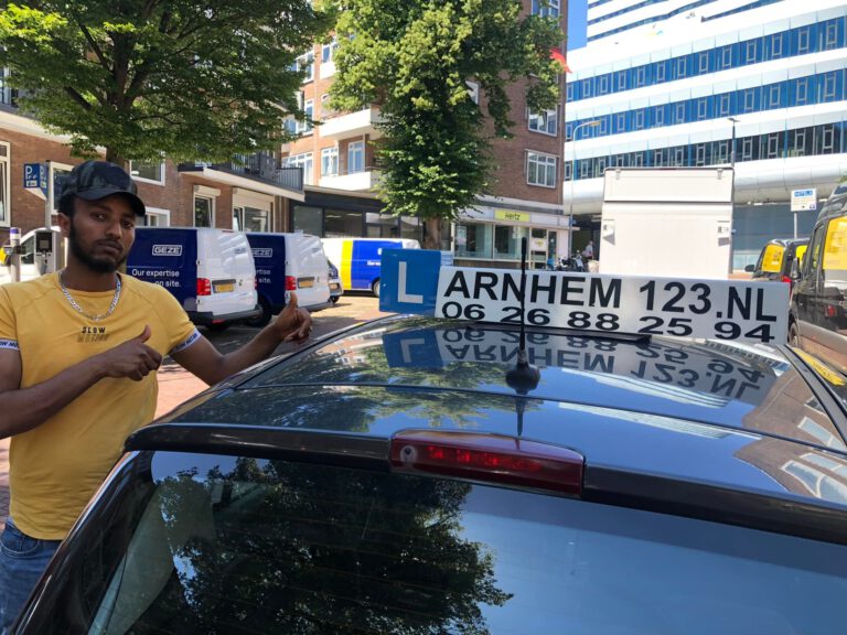 Geslaagde leerling bij Rijschool Arnhem 123