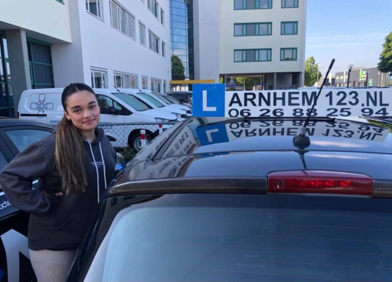 Geslaagde leerling bij Rijschool Arnhem 123