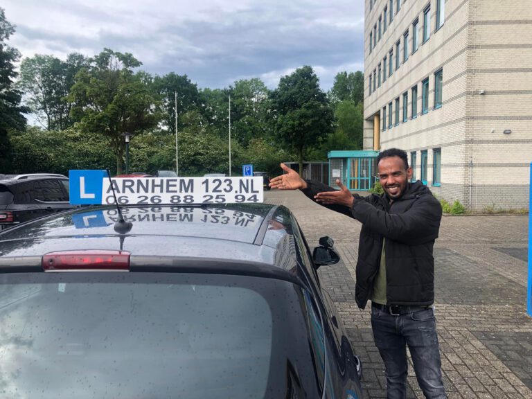 Geslaagde leerling bij Rijschool Arnhem 123